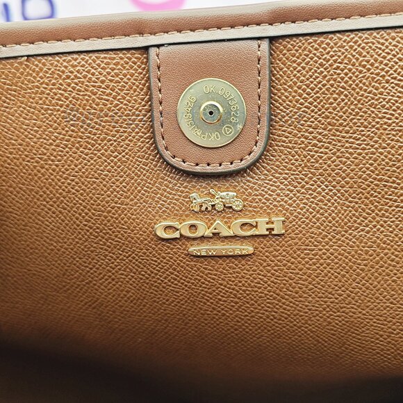 Coach X Peanuts tote In Signature Canvas With Snoopy Print - Picture 5 of 6